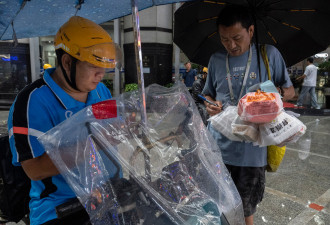 零工中的零工：深圳70层大楼里代送外卖的跑腿员