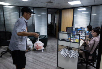 零工中的零工：深圳70层大楼里代送外卖的跑腿员