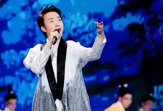 “跳梁小丑”李玉刚跌下神坛，不再被大家宽容