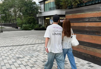 陈赫与张子萱挽手逛街被偶遇！手上戴着彩色美甲超吸睛