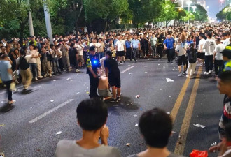 “男子被误认持刀遭踹倒” 路人假想防卫如何担责？