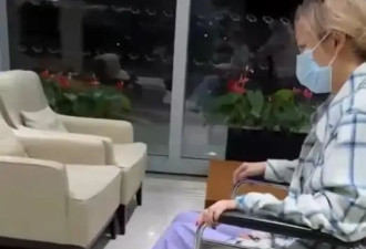 突发！香港著名天后紧急入院，腰部两处撕裂