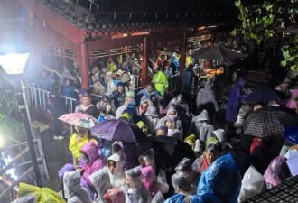 华山景区紧急关闭徒步线路