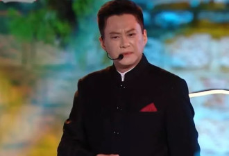 曹颖一家同台庆中秋，55岁王斑看着比老婆还年轻