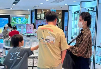 黄磊与家人出游，亲密互动展现家庭和睦