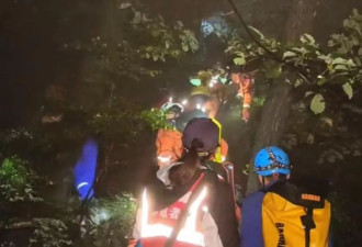 3名驴友雨夜被困嵩山，10余名救援人员半夜带出