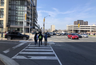 华人房东因驱赶欠租不走租客反被租客报警：警方指控房东四罪