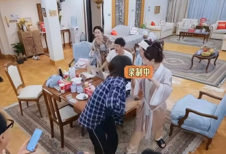 《花少》马思纯掀桌意外搞笑！李沁那英等反应迥异