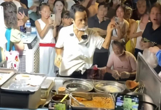 “鸡排哥”的爆火，其实挺残忍的……