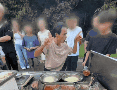 “鸡排哥”的爆火，其实挺残忍的……