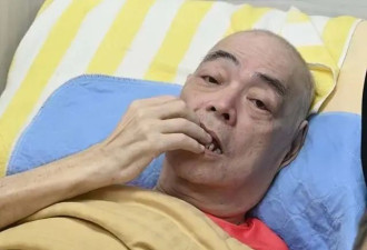 香港知名歌手卧病在床，瘦成皮包骨，晚年独住养老院靠经纪人照顾