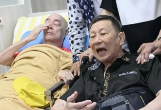 香港知名歌手卧病在床，瘦成皮包骨，晚年独住养老院靠经纪人照顾