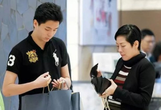 香港知名歌手病危送入ICU抢救,儿子情绪崩溃在医院抱头痛哭