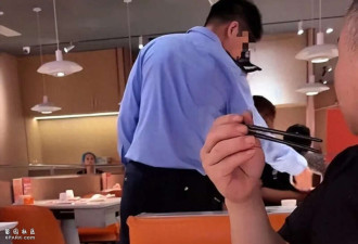 小伙与女友吃饭被警方铐走 警方回应:抓错了