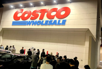多伦多Costco天没亮挤爆: 数百人冒雨抢购 华人狂扫塞爆后备箱