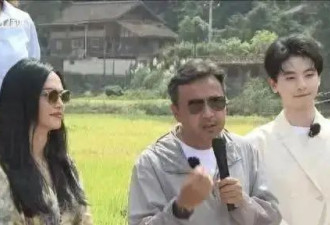 汪涵近照曝光，白发显老态！岁月无情惹网友热议。