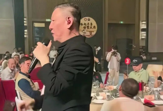 57岁韩磊被造谣后首度商演，不受影响气场依旧，头发稀疏苍老难认