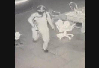 枪手闯门行刑式枪杀酿3死 竟称"为完成游戏任务"