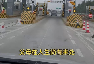 冯巩82岁大哥现状:住天津老破小房子,越长越像冯国璋,晚年享福
