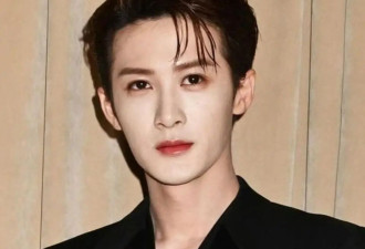 男星们时装周看秀，生图、精修图差距大，粉丝狂吹待遇挽尊！