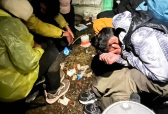 上千人来珠峰逛公园,在暴雪和雷电中度过惊魂一夜