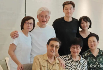 胡歌和老婆看房被偶遇，黄曦宁疑怀第三胎 ...