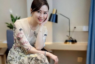 她出身清华大学,因拍三级片与父母决裂,如今再不让女儿进娱乐圈