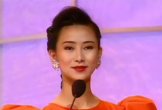 她出身清华大学,因拍三级片与父母决裂,如今再不让女儿进娱乐圈
