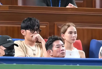 32岁昆凌瘦脱相，面部干瘪精气神差，网友感叹外国基因不抗老