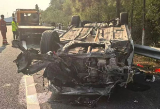 “我撒谎天打雷劈！”男子突然强行变道致四轮朝天翻车