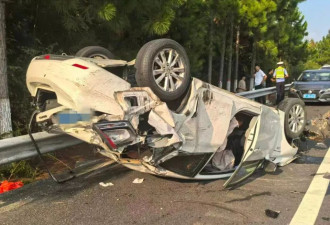 “我撒谎天打雷劈！”男子突然强行变道致四轮朝天翻车