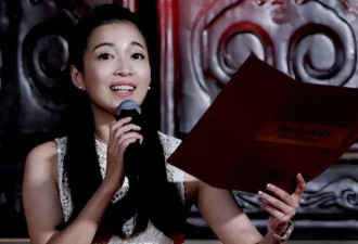 她曾是东方卫视台柱子，离婚后独自带儿子生活