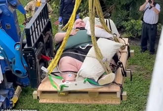 美600磅男子被起重机吊出公寓，社死却也无奈