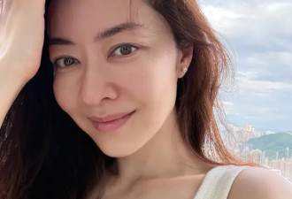 45岁熊黛林晒全家福庆生，辣妈冻龄颜值抢镜，双胞胎女儿越长越美