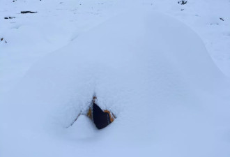 珠峰东坡暴雪千人被困背后：当徒步成为一种时尚