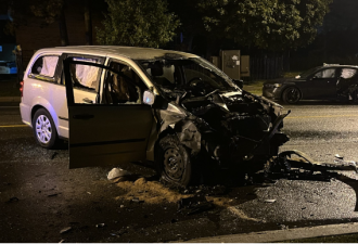 士嘉堡两车相撞起火烧得面目全非，其中一辆是被盗车，司机逃逸