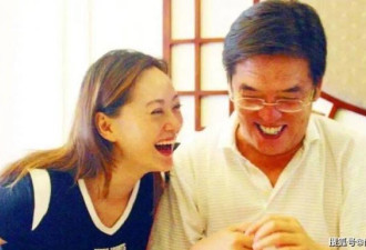 她抛弃重病丈夫 55岁嫁小8岁老外 如今怎样了