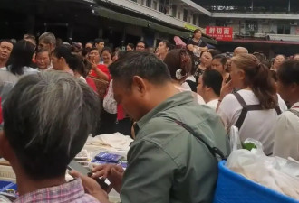 警方回应“网传宜宾高场镇人贩子抢娃”：村民抱错孙女