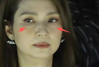 54岁洪欣怼脸状态绝了！与30岁女星同框颜值不输