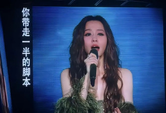 张靓颖回应从两米高舞台摔倒：就小时候被我妈打一顿的疼