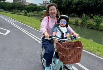 任家萱43岁疑似怀二胎，穿宽衣服，腹部凸起