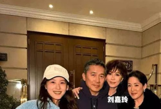 李嘉诚红颜知己周凯旋露面！一头短发很飒爽