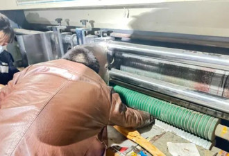 切割机突然反弹！向男子腹部切去……