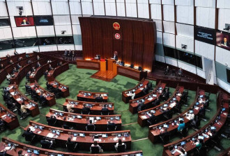 北京下令“一个不留” 香港多名议员引退