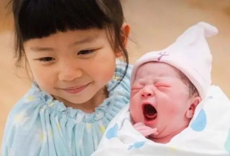 恭喜！香港知名男星58岁妻子剖腹生二胎，追平医院最高生产记录