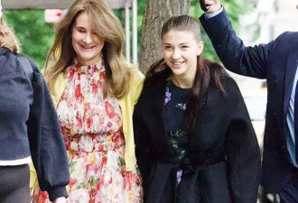 比尔盖茨大女儿好贤惠，身价6亿亲自带娃做饭，超喜欢绿色连衣裙