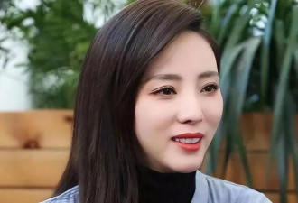 从央视一姐到带货主播，李思思如今怎样了？