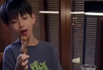 汪小菲罕见亲晒儿子正脸照，眉眼像极了大S