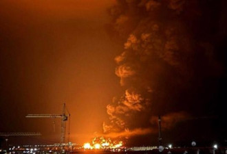 俄石油重地起火燃烧！乌军夜袭建奇功