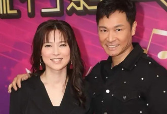 恭喜！香港知名女星离婚后迎新恋情，主动挽上秃头男举止亲密